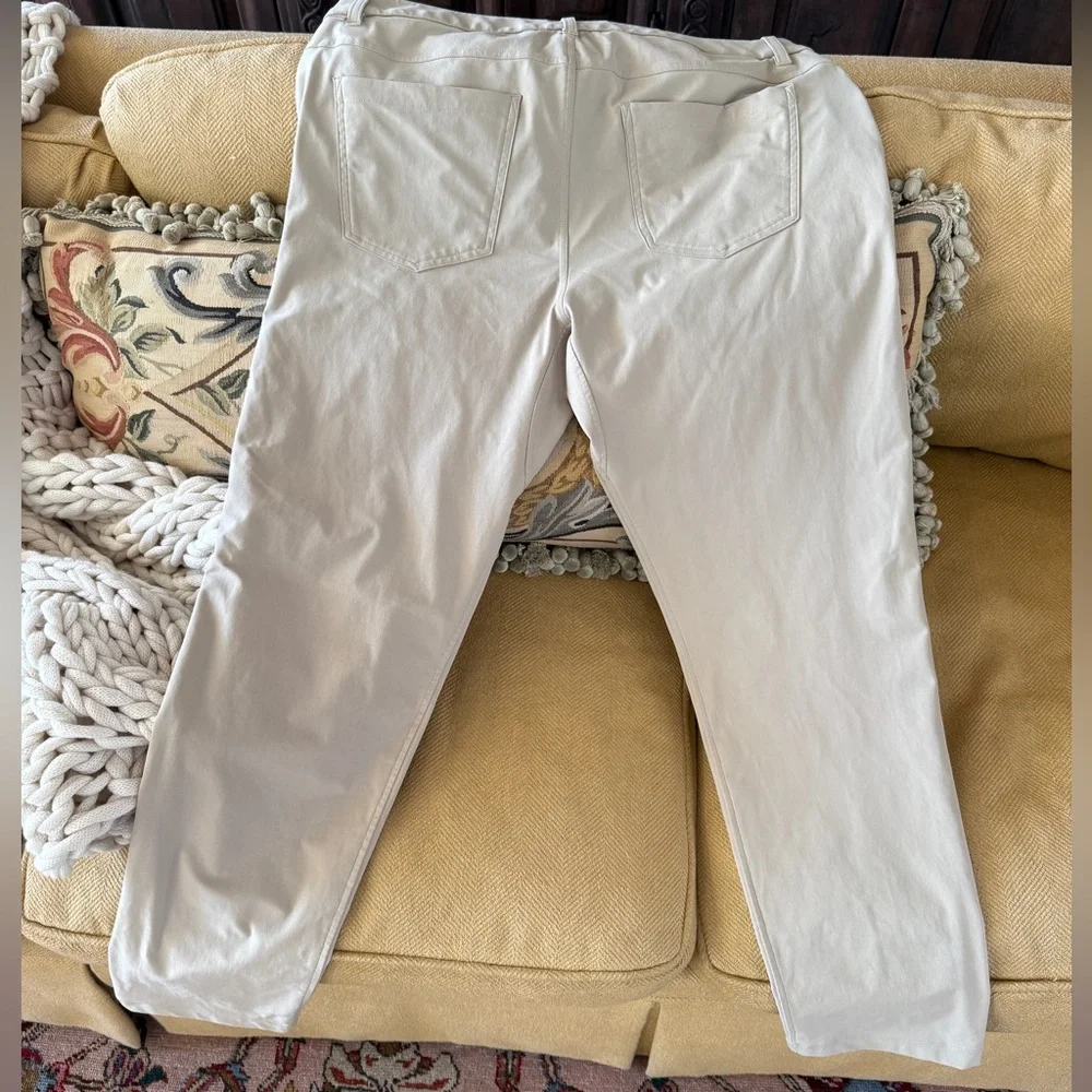 Lululemon Men’s ClassicFit. Five Pocket Pants. Khaki. Size 35. - Picture 3 of 3